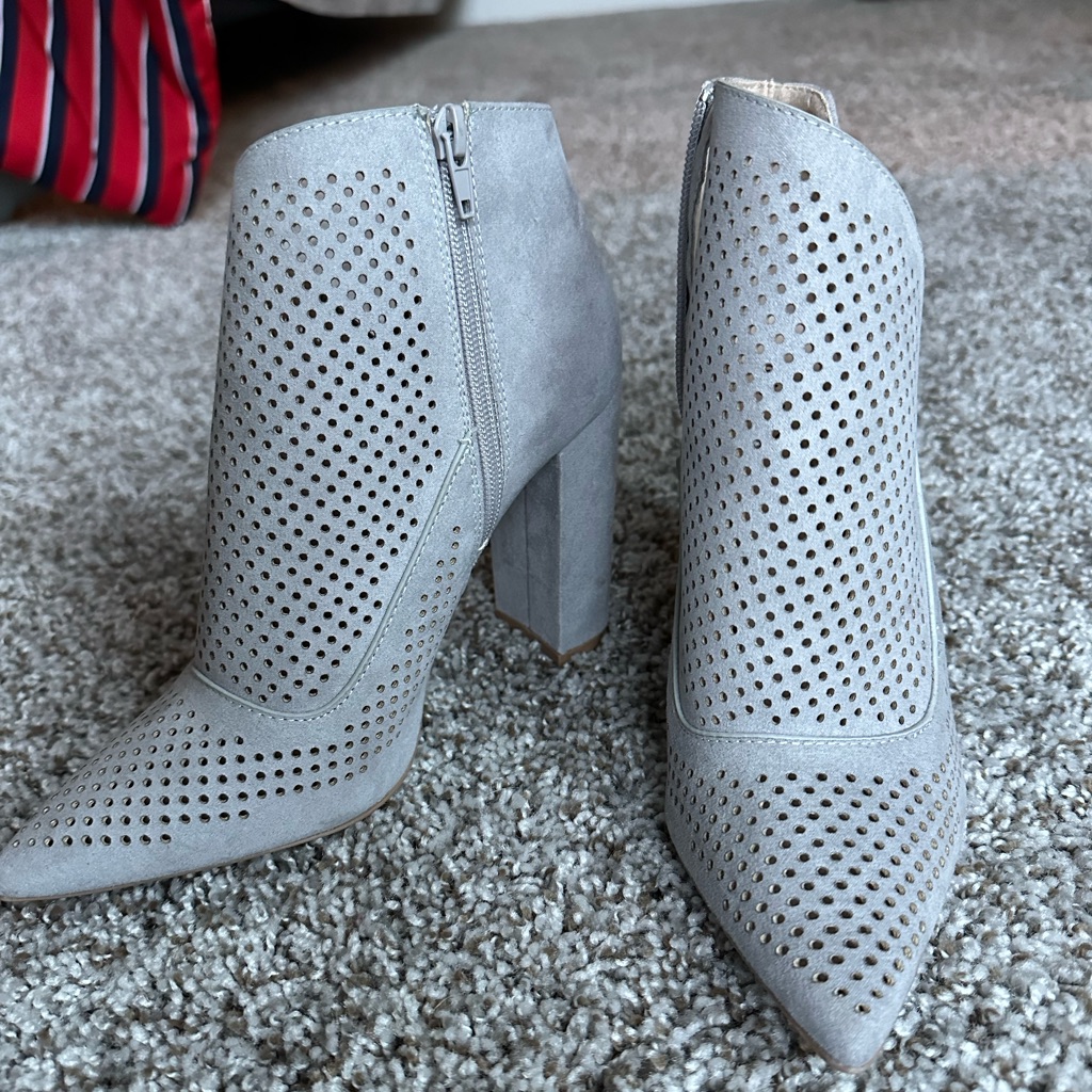 Qupid Cut Out Ankle Pointed Toe Booties Size 8